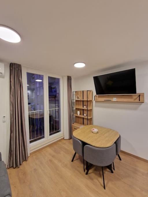 G-In-St Apartment Split Exterior photo